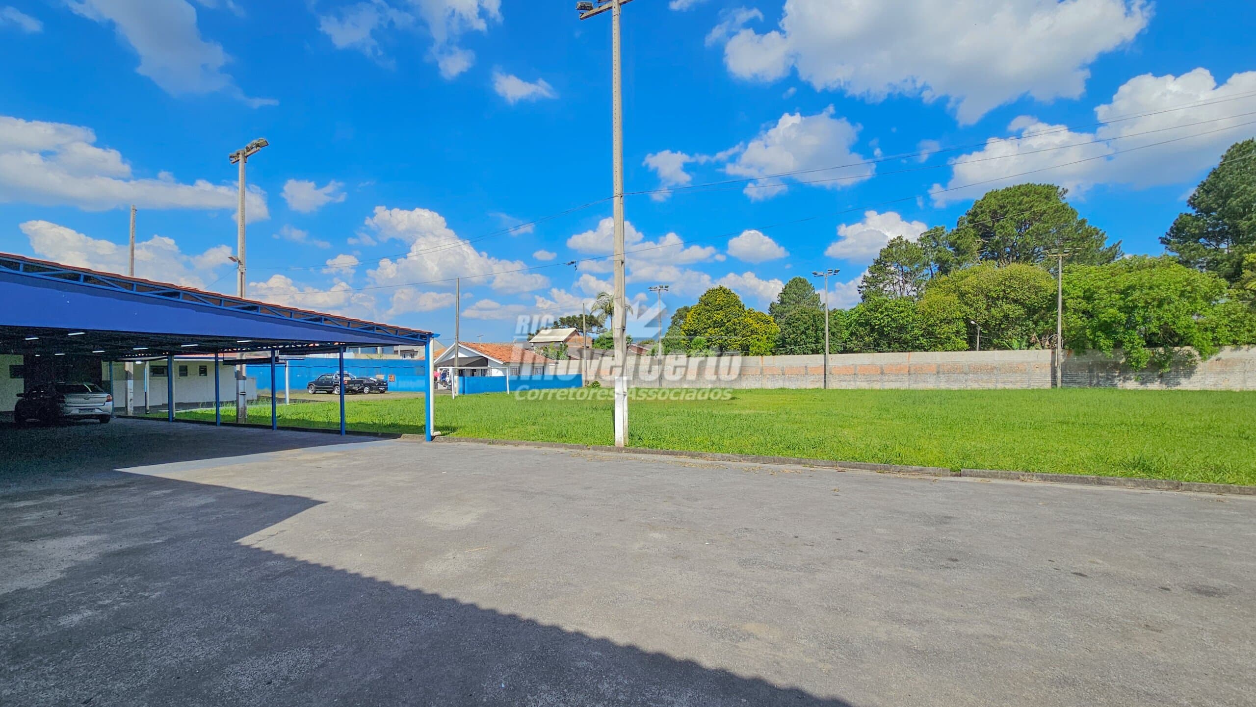 <p>Terreno com 4000 m² com a maior parte descampada no Vargem Grande em Pinhais</p>