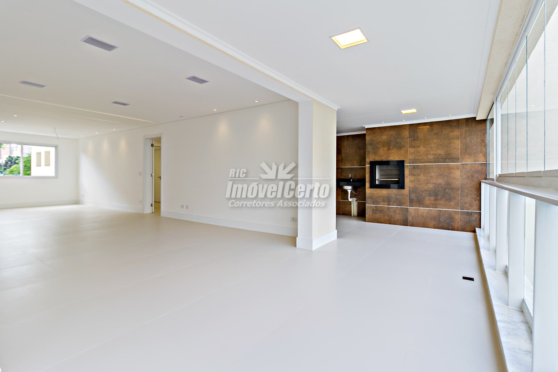 <p>Apartamento de 189m² privativos com 3 suítes 3 vagas de garagem e vagada gourmet ampla no Água Verde em Curitiba</p>