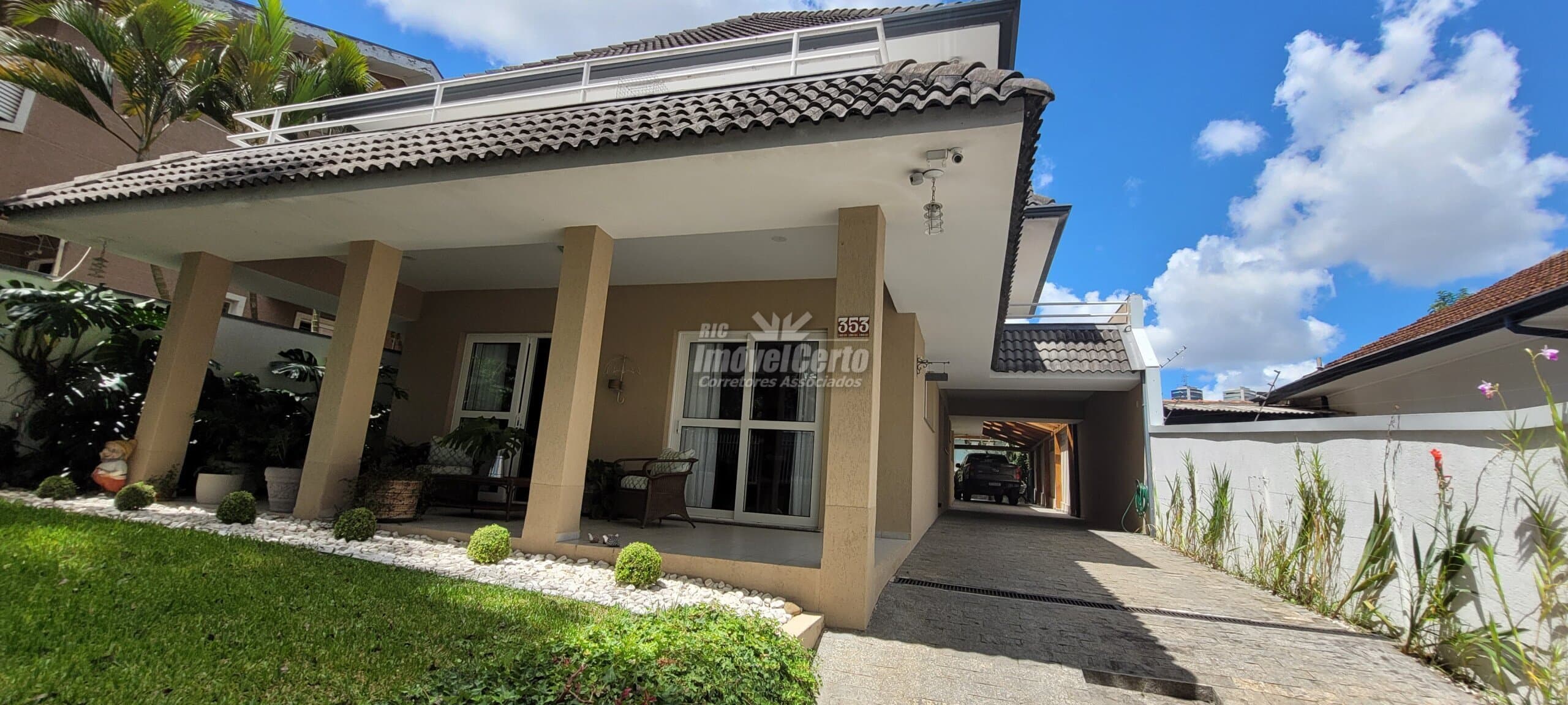 CASA com 4 dormitórios à venda com 400m² por R$ 2.650.000,00 no bairro Mercês - CURITIBA / PR