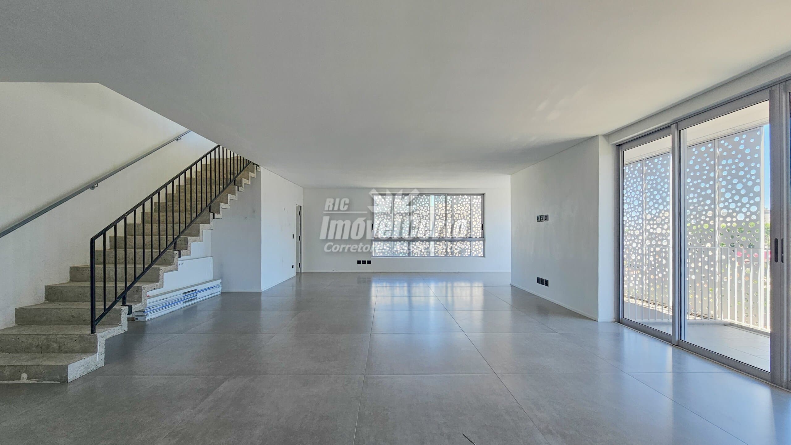 <p>Cobertura duplex estilo penthouse de 227 m² privativo com 3 suítes e 3 vagas de garagem no Vila Izabel</p>