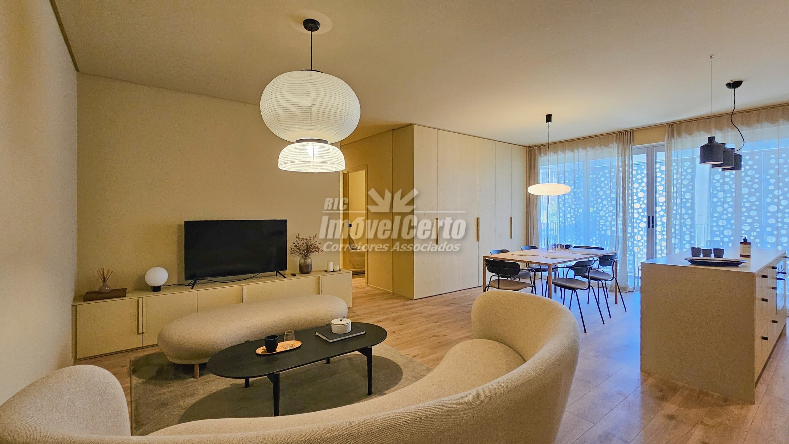 <p>Apartamento mobiliado e decorado de 108 m² com 3 dormitórios sendo 1 suíte e 2 vagas de garagem no Vila Izabel</p>