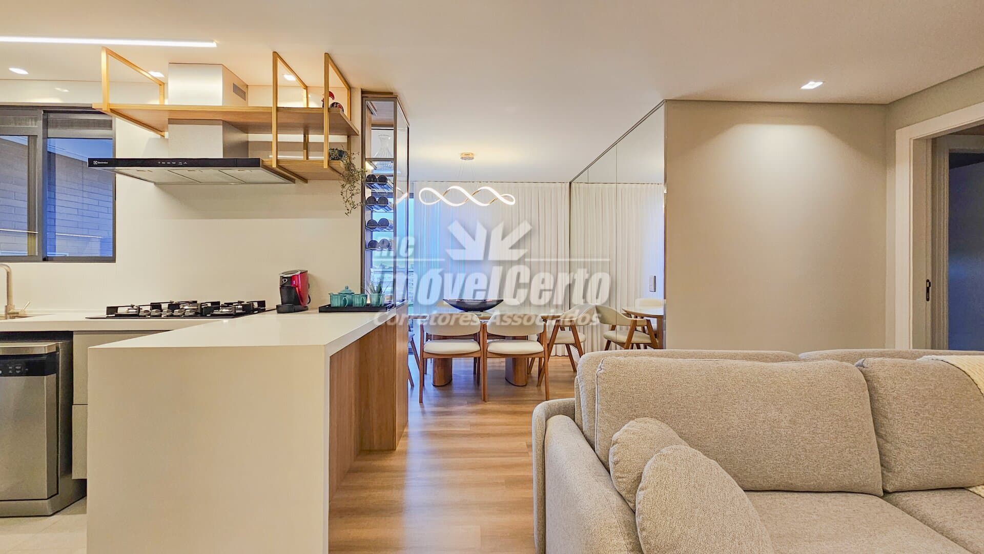 <p>Apartamento a venda porteira fechada de 112 m² com 3 dormitórios sendo 1 suíte e 2 demi-suítes com 2 vagas de garagem no Cristo Rei</p>