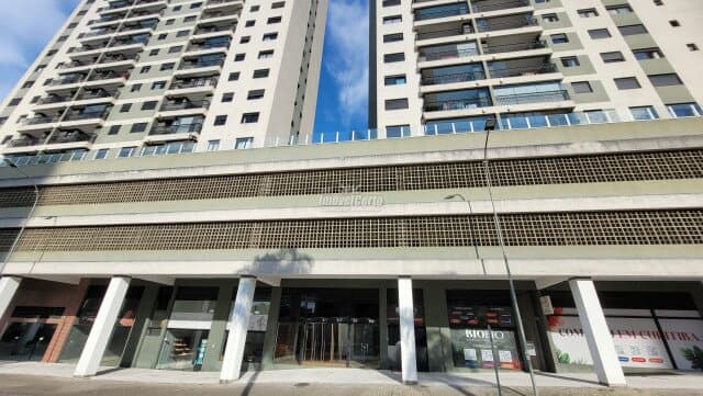 <p>Loja comercial para Venda, 128,00 m², na frente do Terminal do Cabral, Edfício Set Cabral. </p><p> </p>