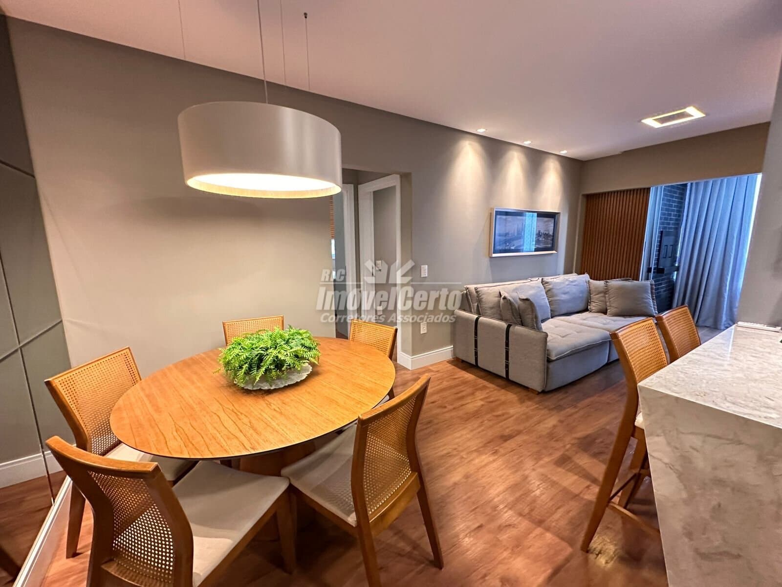 <p>Apartamento mobiliado pronto para morar a venda de 82 m² privativo com 3 dormitórios sendo 1 suíte e 2 vagas de garagem</p>