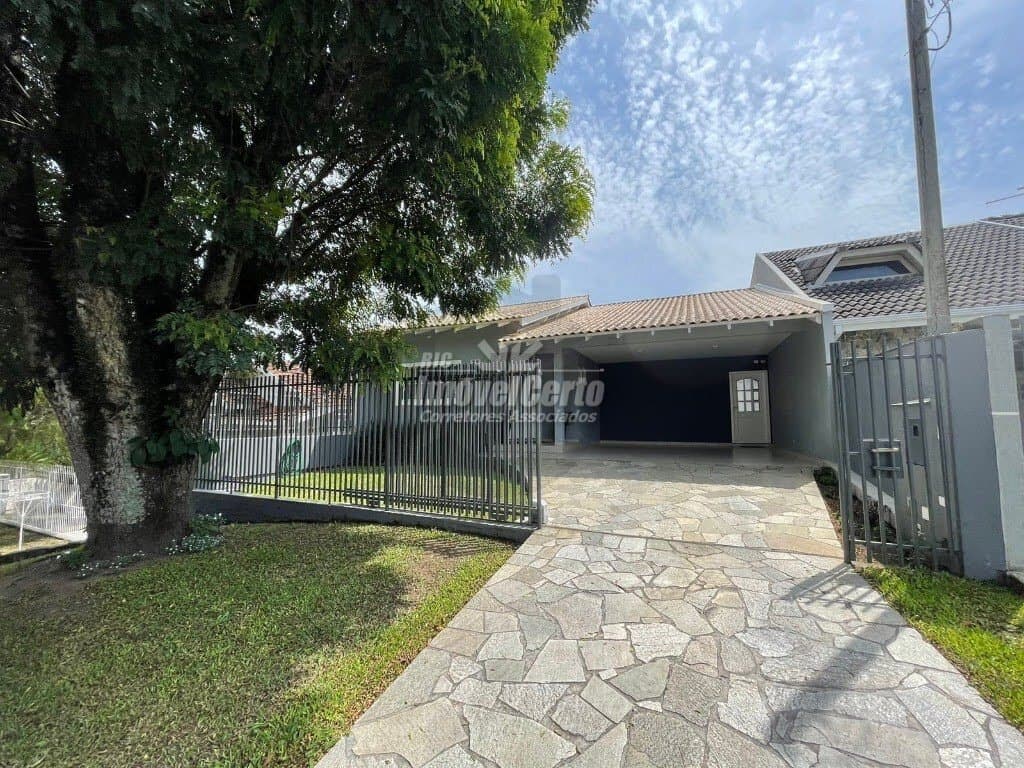 <p>Encantadora casa de rua no Bairro Boa Vista - Curitiba/PR, está à sua espera</p>